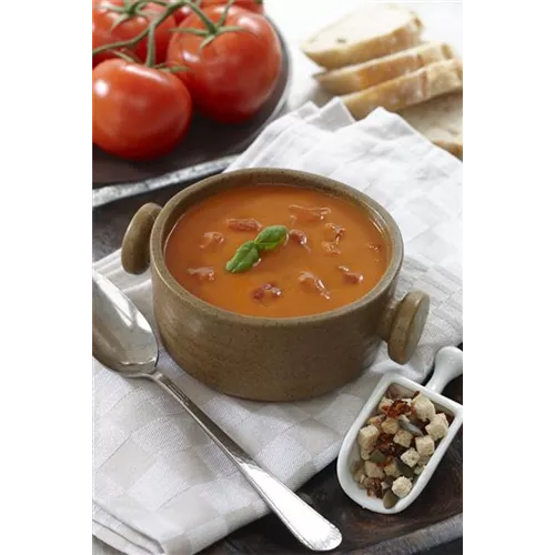 Cremige Tomatensuppe mit Croutons