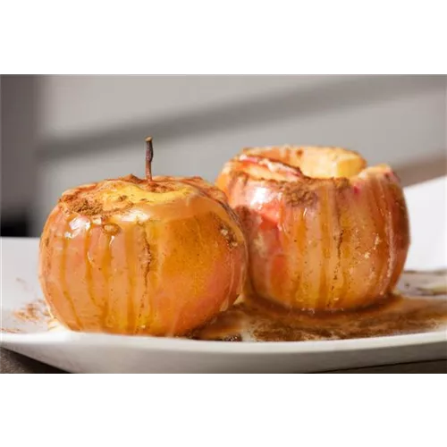 Goldbraune Bratäpfel mit Karamell-Topping